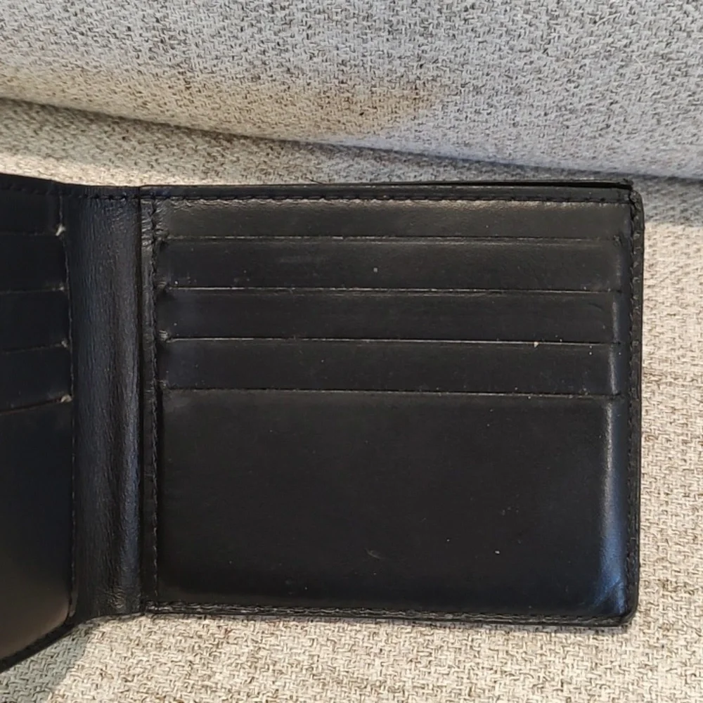 Goyard Black Bifold Wallet•CoA Included •Used•shows Wear